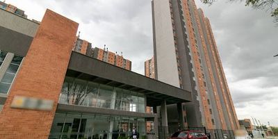  ¡Tu nuevo hogar te espera en el Conjunto Residencial Centenari!  Ubicado en la Cl. 18 20-51, Bogotá¿Buscas un lugar tranquilo, bien ubicado y con todo lo que necesitas al alcance? Este encantador apartamento en el Conjunto Residencial Centenari tiene todo para enamorarte comodidad, seguridad y una excelente ubicación en el corazón del occidente de la ciudad. Características del inmuebleEste acogedor apartamento cuenta con dos habitaciones bien iluminadas, ideales para descansar o trabajar desde casa, un baño funcional, una cocina práctica y ventilada, y una agradable sala comedor perfecta para compartir en familia o con amigos. Todo está distribuido de forma inteligente para aprovechar cada rincón con calidez y armonía. Zonas sociales que te encantarán Dentro del conjunto podrás disfrutar de parque infantil, salón comunal, zonas verdes para respirar aire fresco y seguridad 24 horas, ideal para familias, parejas o quienes buscan vivir en un ambiente tranquilo y pro