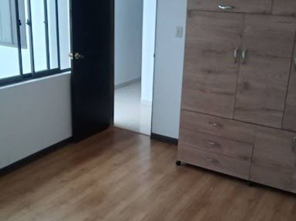Casa de 9 alcobas en venta en Ciudad Montes, Bogotá, 300 m² · foto 3 de 20