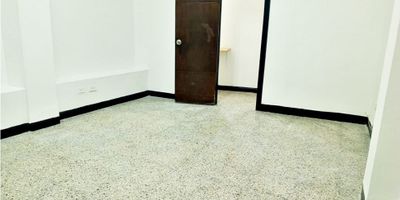 Cuenta con 26, 20 mt2, baño y cuarto útil.

Excelente ubicación, central, cerca a, bomberos Itagüí, a solo 3 cuadras del parque principal de Itagüí, sobre vía principal, bomba de gasolina, hospitales, zona de comercio, fácil acceso a la avenida regional. 

Para mayor información comunicarse.

INTERMOBILIARIA POBLADO S.A.S
