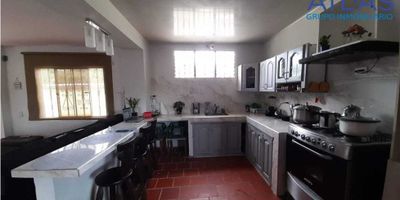 VENTA  PERMUTA DE  PARCELA CON CASA  EN LEBRIJA SANTANDER  COD 793

CONSTA DE:

?AREA 7380 M2

?️CON CASA CONSTRUIDA


 4 Habitaciones con closet
 Patio de ropas
 Bbq
 Cocina integral
 Un apartamento con 2 habitaciones, Sala con hall,Cocina 
 Un apartamento con 1 habitacion, baño y 2 miradores cocina y sala


? PISCINA DE 7X3 CON CUARTO DE MAQUINAS

?? ARBOLES FRUTALES. (Cacao, Platano, Banano, Limon, Mandarina, Mango)

? 2 CORRALES PARA. 400 GALLINAS 

1 CUARTO DE HERRAMIENTAS

? SERVICIOS PUBLICOS AGUA Y LUZ 

UBICADO EN LA VEREDA SANTO DOMINGO Lebrija

??PRECIO 600 MILLONES

 

AGENDA TU CITA: 301-5948700 - 300-3681081
