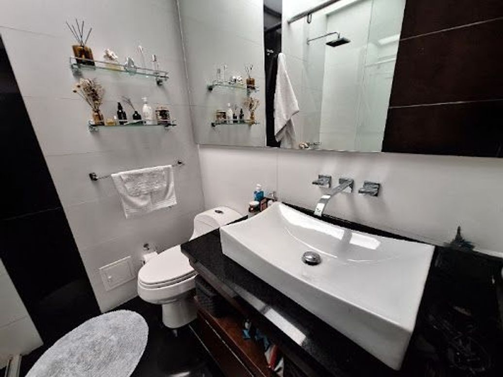 Apartamento de 2 alcobas en venta en Chico Oriental, Bogotá, 157 m² · foto 13 de 20