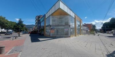 Lote esquinero en venta en el barrio Contador al Norte de Bogotá. Con un área de novecientos ochenta y cinco metros cuadrados con tres locales en funcionamiento mas  parqueadero, sector altamente comercial y residencial, con gran flujo vehicular y peatonal Accesos clave Cra. quince, Cra. diecinueve y Calle ciento cuarenta Ideal para sede empresarial, cadena de retail o proyecto mixto con posibilidad de edificar hasta cinco pisos según POT.  