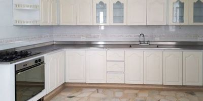 Cerca  de la Universidad de Medellín y C.C. Molinos, en el momento se encuentra alquilado, muy buena opción por inversión