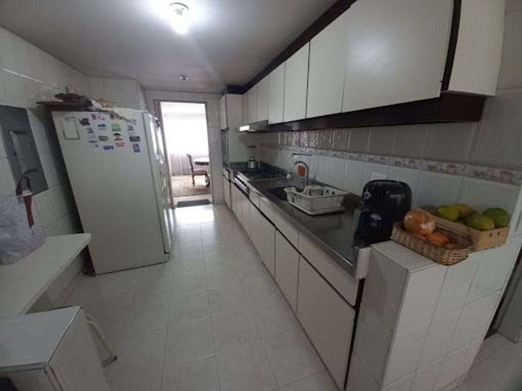 Apartamento de 3 alcobas en venta en Los Rosales, Bogotá, 188 m² · foto 10 de 20