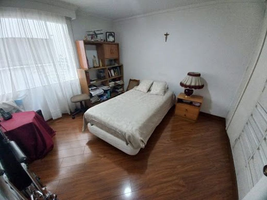 Apartamento de 3 alcobas en venta en Los Rosales, Bogotá, 188 m² · foto 16 de 20