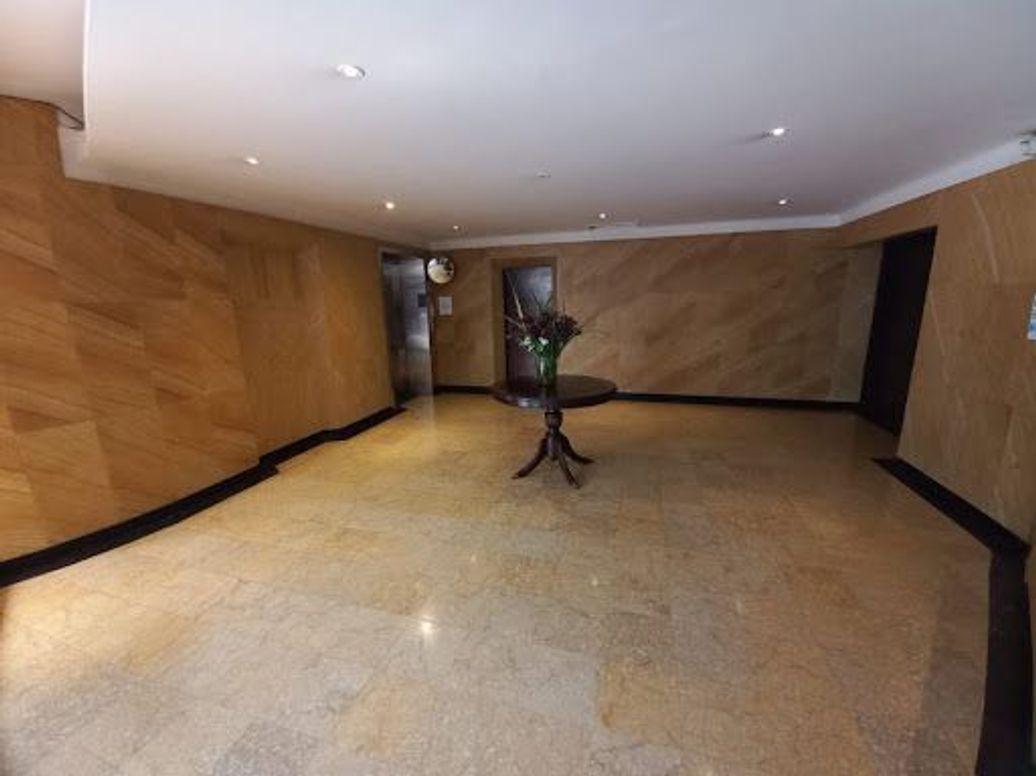 Apartamento de 3 alcobas en venta en Los Rosales, Bogotá, 188 m² · foto 2 de 20