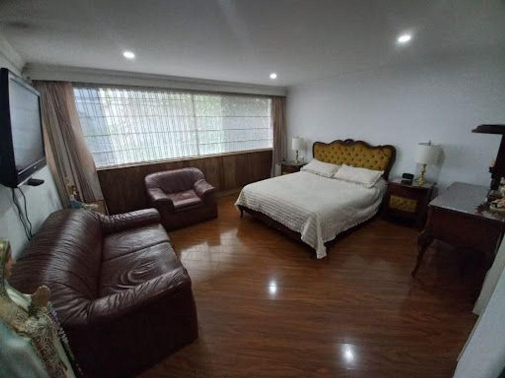Apartamento de 3 alcobas en venta en Los Rosales, Bogotá, 188 m² · foto 18 de 20
