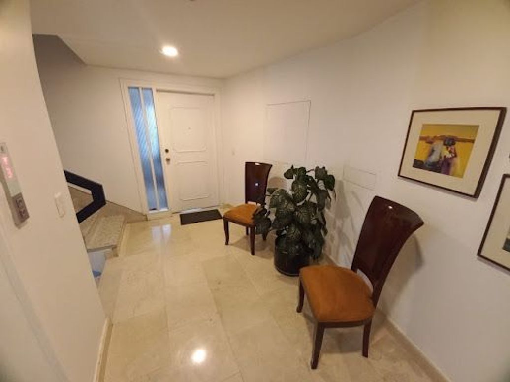 Apartamento de 3 alcobas en venta en Los Rosales, Bogotá, 188 m² · foto 3 de 20