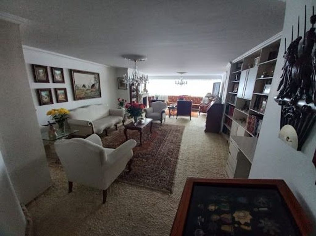 Apartamento de 3 alcobas en venta en Los Rosales, Bogotá, 188 m² · foto 5 de 20