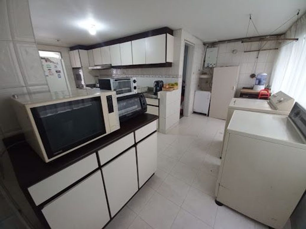 Apartamento de 3 alcobas en venta en Los Rosales, Bogotá, 188 m² · foto 11 de 20
