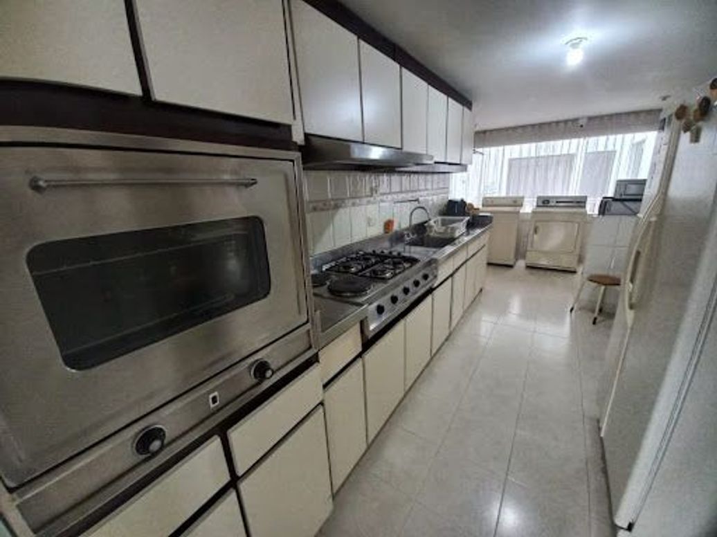 Apartamento de 3 alcobas en venta en Los Rosales, Bogotá, 188 m² · foto 9 de 20