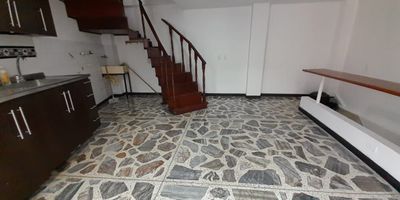 apartamento con dos balcones, uno en cada piso en envigado
