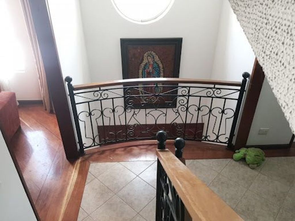 Casa de 5 alcobas en venta en Ilarco, Bogotá, 380 m² · foto 12 de 20
