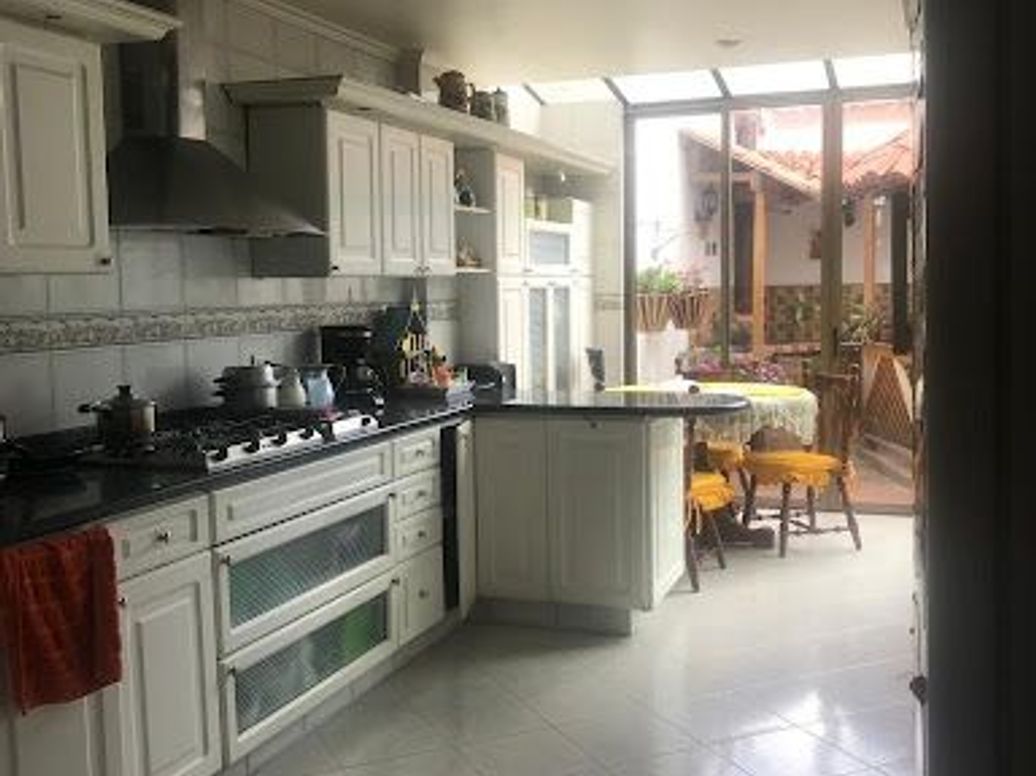 Casa de 5 alcobas en venta en Ilarco, Bogotá, 380 m² · foto 18 de 20