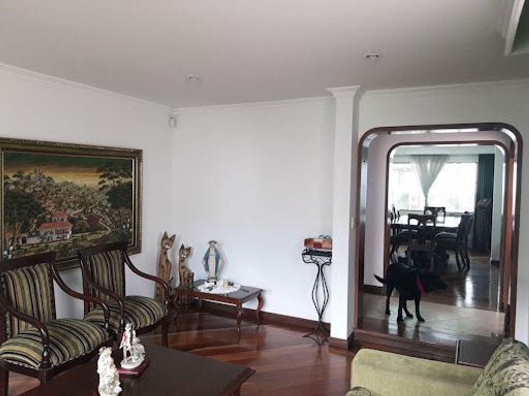 Casa de 5 alcobas en venta en Ilarco, Bogotá, 380 m² · foto 4 de 20