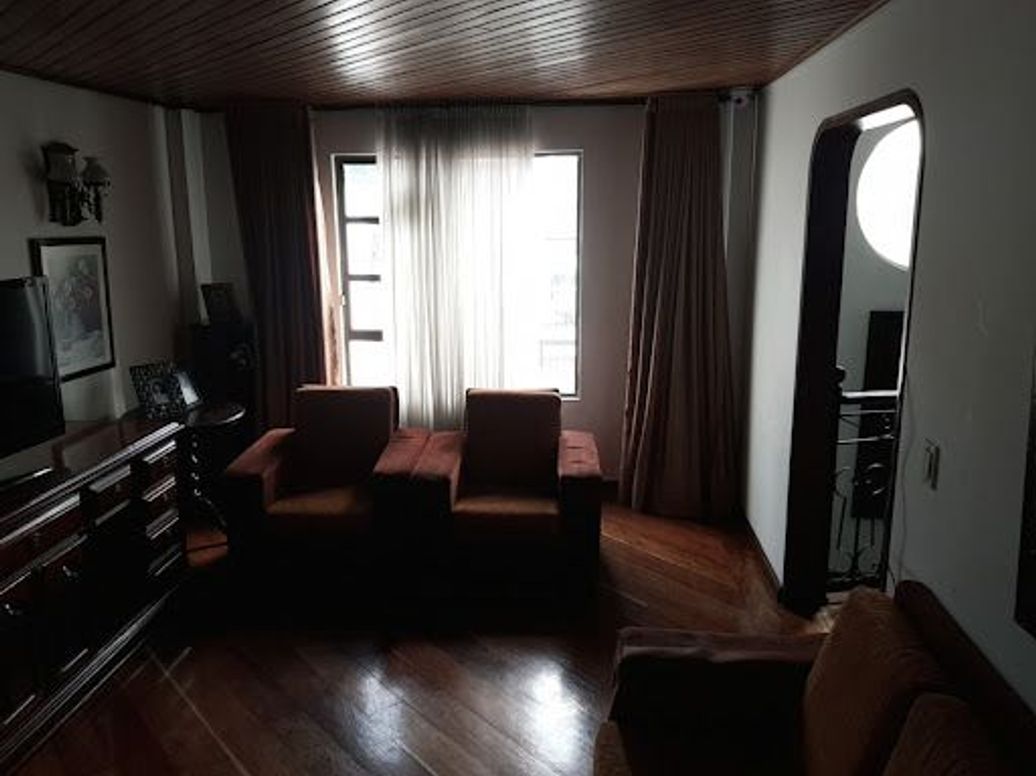 Casa de 5 alcobas en venta en Ilarco, Bogotá, 380 m² · foto 17 de 20