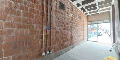 Código: 8617. 1° Piso en edificación de 29 pisos. Acceso al inmueble: Directo a la vía. Sin IVA, propietario no responsable de recaudar IVA para el 2024. Disponible para venta código: 4474.