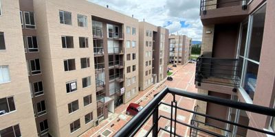 F- Para estrenar vendemos este lindo apartamento en Reserva del Lago en Cajica, piso 5 exterior, con dos habitaciones, 2 baños completos, zona de lavanderia, cocina abierta y balcón. Tiene su parqueadero independiente . Conjunto con exclentes zonas comunes, salas de co working, zonas verdes, gimnasio, administración dentro del conjunto, etc.