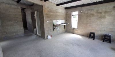 Area 55mtrs, 3 alcobas, 2 baños, sala comedor, cocina integral, calentador de agua, gas domiciliario, zona de ropas, 2do piso, se entrega en obra gris