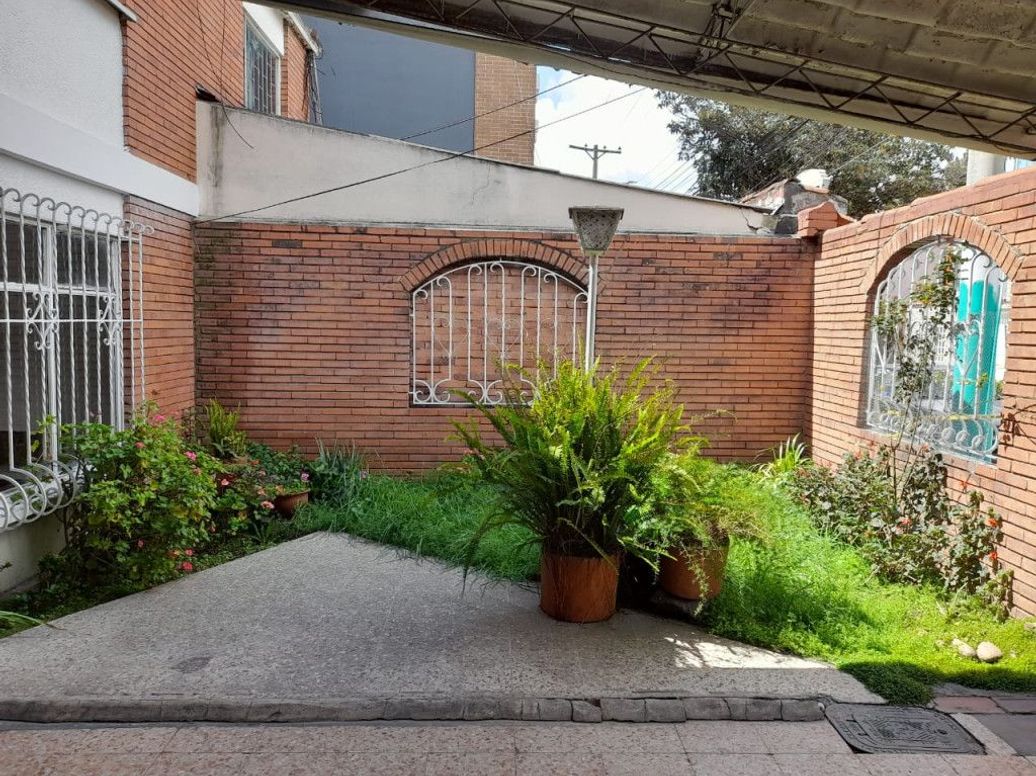 Casa de 4 alcobas en venta en Alcázares Norte, Bogotá, 201 m² · foto 3 de 20