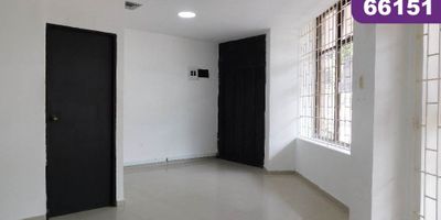 Local en arriendo/venta ubicado en Barranquilla sector del barrio El prado, el local posee un área de 84.92 mt2  sector comercial con alto flujo peatonal y vehicular, sobre el sector puede encontrar clínicas, supermercados, parque y bancos cercanos.