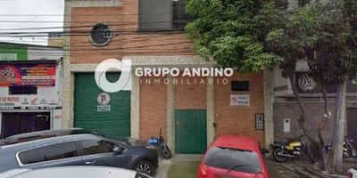 se arrienda bodega comercial ubicada en el barrio san francisco de Bucaramanga en zona de alta influencia peatonal, vehicular, residencial y comercial.
mezanine con oficinas 
con Área de 372 m2
4 baños
bahías de parqueadero interno  
Canon: $ 9.000.000
 pregunta por él, bajo el código Inmobiliario 1420-237 ¡Contáctanos! Agenda tu cita y con gusto te asesoramos. Contactos - 3008006712 Somos GRUPO ANDINO INMOBILIARIO, con nosotros tendrás tus trámites más fácil y rápido.
