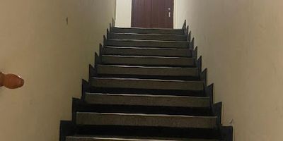 Apartamento de 65 MTS ubicado en edificio, consta de tres habitaciones, dos de ellas con closet, sala comedor, cocina semi integral cerrada y dos baños, pisos en baldosa. -10157