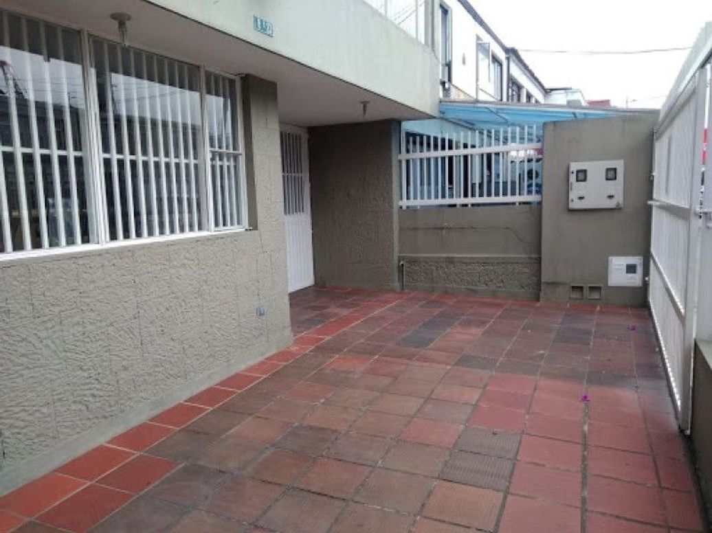 Casa de 13 alcobas en venta en Santa Ana Occidental, Bogotá, 524 m² · foto 2 de 20