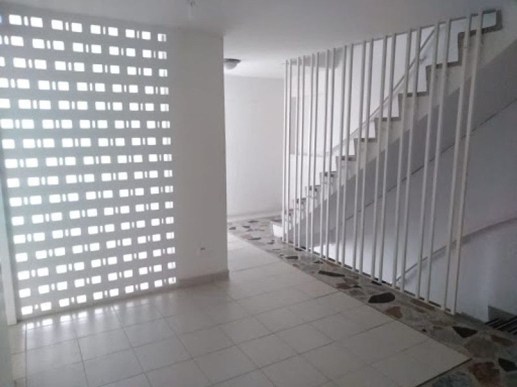 Casa de 13 alcobas en venta en Santa Ana Occidental, Bogotá, 524 m² · foto 3 de 20