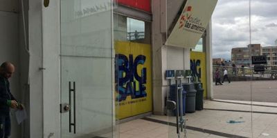 Local exterior de743,75 mts cuenta con un mezzanine de 302,51 mts, un espacio en el primer piso de 441,24 mts, pisos en cerámica y luces led.  -8425-