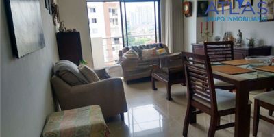 VENTA DE  APARTAMENTO ZONA CENTRAL CAÑAVERAL COD : 837

CONSTA DE:

? Área: 100 M2

? Especificaciones:
✓Apartamento exterior con balcón, excelente iluminación, fresco y espacios amplios.

✓ tres  habitaciones amplias con clóset triple, 2 baños, habitación principal con baño y balcón.

✓ Sala, Comedor, Balcon, Cocina integral, zona de ropas, Hall de estudio

✓ Parqueadero cubierto.

✓ Zona Social: Gimnasio, Turco- Sauna, Juegos infantiles, Salón social.

? Administración: $ 618.000

? Valor: $ 430 millones 

 

AGENDA TU CITA *301-5948700  O  300- 3681081*
