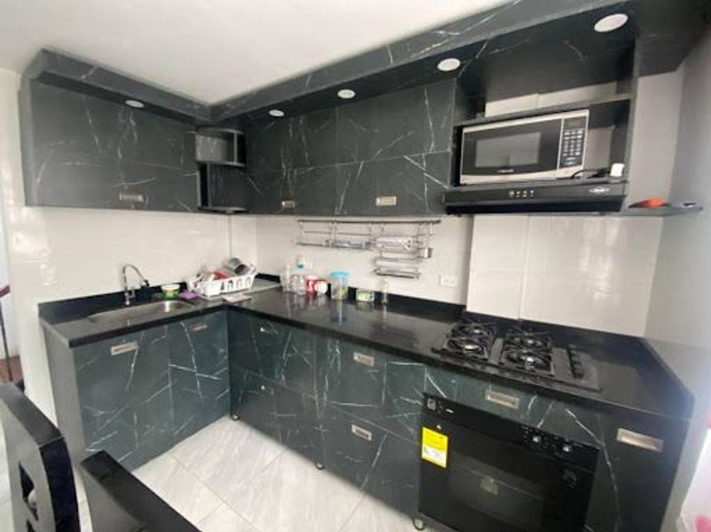 Casa de 7 alcobas en venta en Villas De Granada, Bogotá, 150 m² · foto 3 de 20