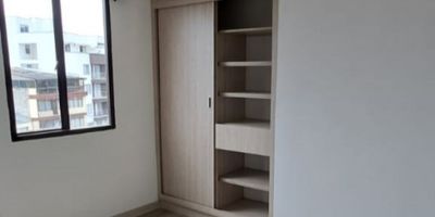 Apartamento dúplex, amplio e iluminado, con hermosa vista, 4 alcobas, 2 baños, sala - comedor con balcón, cocina integral y 1 parqueadero cubierto.

El edificio cuenta con ascensor, vigilancia, gimnasio, zona de juesgos infantiles, entre otros.
