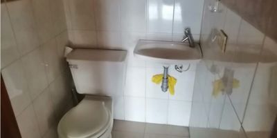 SE ARRIENDA LOCAL EN MANRIQUE PARQUE GAITAN SEGUNDO PISO CUENTA CON:

1 BAÑO SENCILLO
PISO EN BALDOSA.

NO BARES

CONTACTO: ARRENDAMIENTOS PANORAMA MANRIQUE
TELEFONO: (604) 5166060. WHATSAPP: 3104700944
