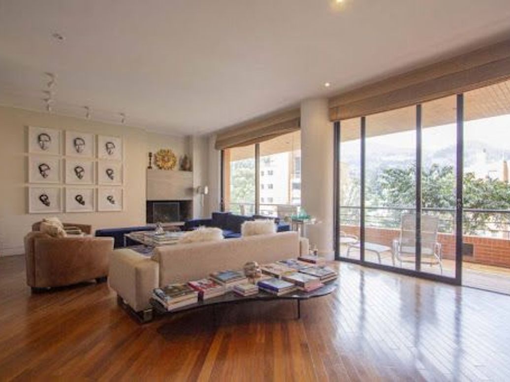Apartamento de 3 alcobas en venta en Santa Barbara Alta, Bogotá, 217 m² · foto 6 de 20