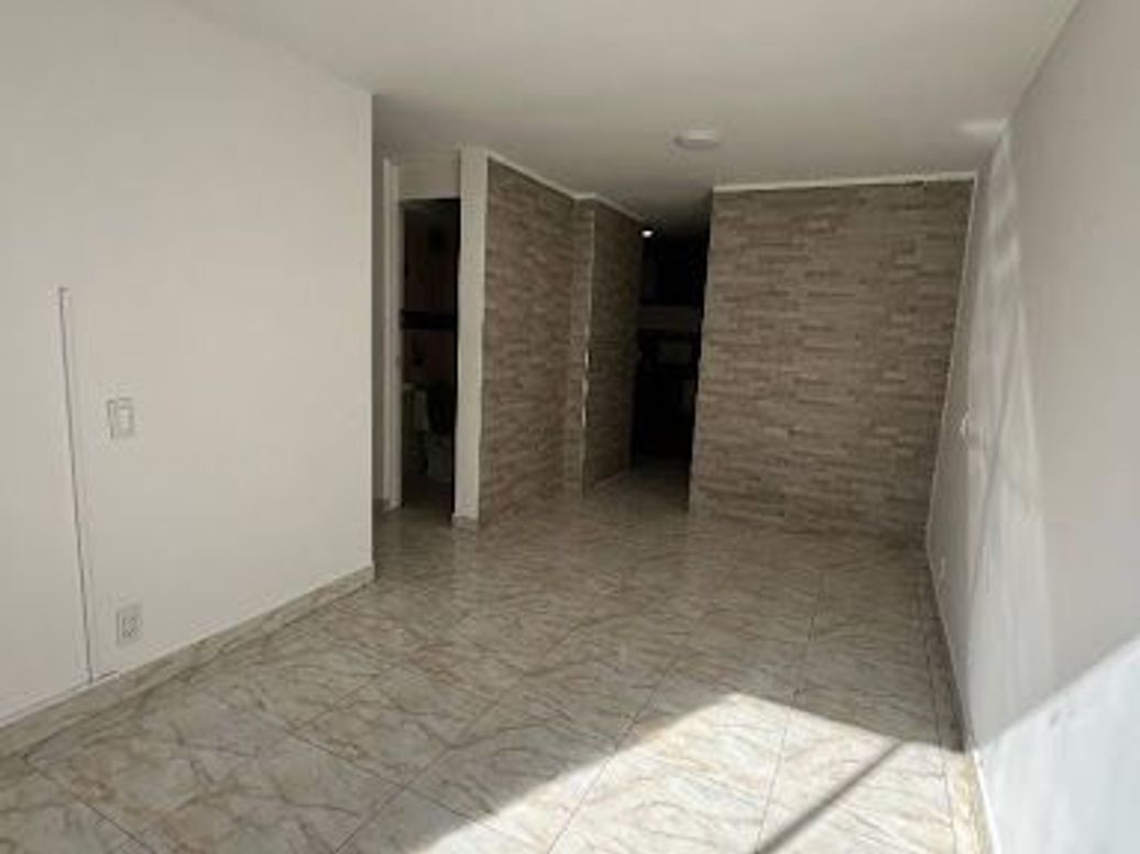 Apartamento de 3 alcobas en venta en San Cipriano, Bogotá, 50 m² · foto 2 de 18