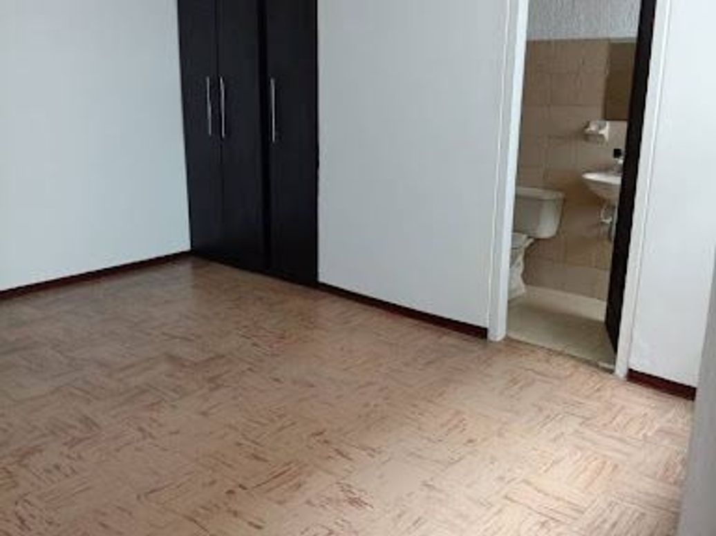 Casa de 13 alcobas en venta en La Granja, Bogotá, 518 m² · foto 10 de 20