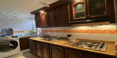 VENDO APTO EN VALLE DEL LILI
2 piso sin ascensor
65 mts
3 alcobas
2 baños
Salacomedor
Cocina
Zona de oficios Parqueadero propio
Admón: 315.000
Valor: 225 millones negociables