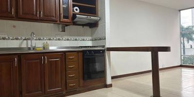 Tipo de Inmueble ApartaStudio Precio venta $240.000.000, Administración $235.000, parqueadero, ciudad Pereira, Barrio Pinares  Dirección Edificio Balcones de Pinares Carrera 18 , calles 11 y 12. Área 30 m2 aproximadamente.  Piso 4,  1 Baño,  Cocina,  Estrato 5 Portería 247 a 2 minutos de Mega Centro  Pinares,  vista a calle principal, No Área sociales No hipoteca.