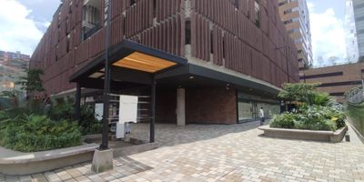 Descubre En Alberto Alvarez la oportunidad perfecta para tu negocio en burbuja comercial de 6 m, lista para estrenar. Este espacio abierto es ideal para la venta de comidas preparadas, se permite acondicionar dos mesas con sillas, ofreciendo un ambiente acogedor para tus clientes. Ubicada estrategicamente cerca de vias principales, parques y con facil acceso al transporte publico y la estacion  industriales del metro, garantiza un flujo constante de personas. No dejes pasar esta oportunidad. en el corazon de Ciudad Del Rio Distrito Vera. Contactanos hoy mismo para mas informacion!