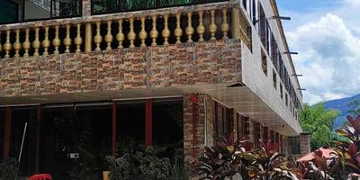 Se arriendan 26 apartaestudios de características similares en el Salado Envigado, piso 1 o 2 de 35mt2 cada uno distribuidos en Un closet, un baño, cocina integral sin red de gas, zona de ropas, balcón y parqueadero. Es estrato 3.

Los apartaestudios destacan por tener buena iluminación y bellos acabados, aparte de contar con zonas comunes para la convivencia local. Están ubicados en un sector tranquilo vía Caldas.

Estos apartaestudios en el Salado se arriendan por $1.200.000 sin amoblar y por $1.600.000 semiamoblados.
