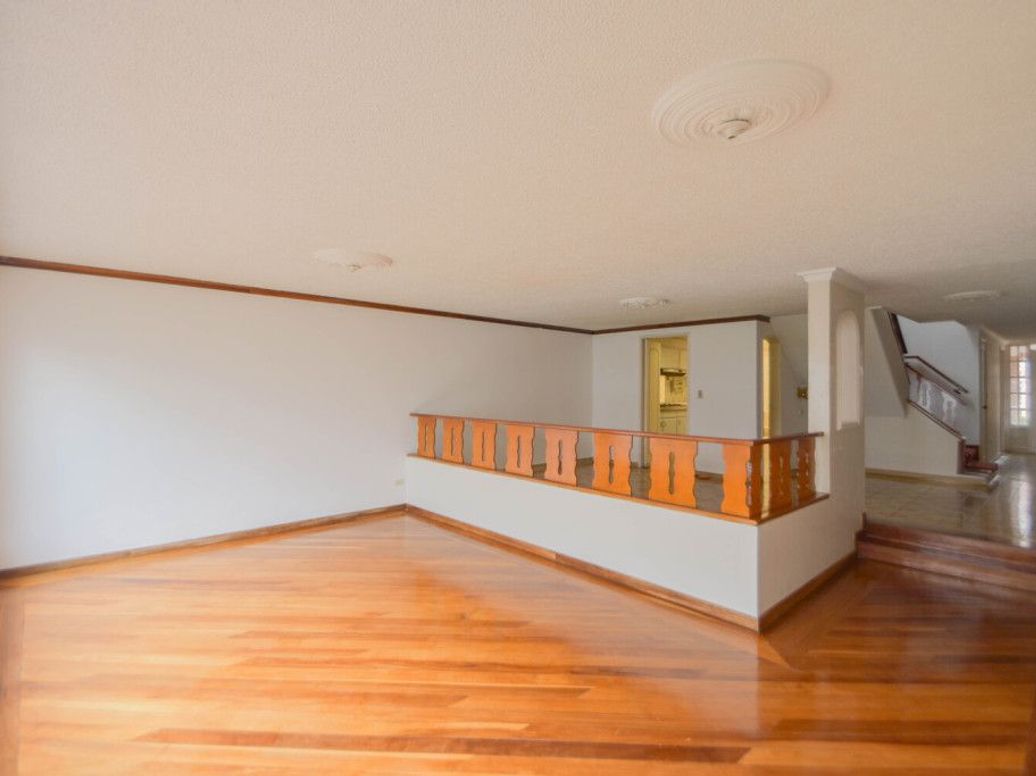 Casa de 3 alcobas en venta en El Contador, Bogotá, 317 m² · foto 8 de 20