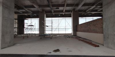 En Alberto Alvarez tenemos el local ideal que estas buscando cuenta con una excelente ubicacion en uno de los centros comerciales mas llamativos de la ciudad de Medellin cuenta con una gran afluencia de publico ya que cuenta con grandes marcas y muchisimos espacios para el disfrute de la familia entera. 
No te quedes con las ganas de conocerlo y contacta a uno de nuestros asesores que con el mayor de los gustos te atenderan.