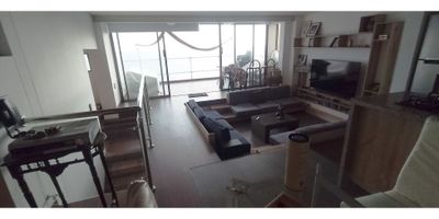 Código. 8244FR956

Venta de penthouse dúplex con increible panorámica en el corazon del rodadero y consta de:


 PRIMER PISO:


Tres habitaciones, zona de lavores, una habitacion cuenta con baño privado, baño social, halls de habitaciones, cinco closets distribuidos estratégicamente, con una ventana con vista increible a la imponente Sierra Nevada de Santa Marta.


 SEGUNDO PISO:


Sala intermedia, baño social, balcón con vista al mar y el Rodadero, piscina exclusivamente para los dos penthouse, cocina integral equipada tipo americada, comedor amplio, habitacion principal con baño privado y estudio.

Cuenta con una exclusiva piscina unicamente para los dos penthouses del piso y en el horizonte a la vista del mar y la playa del rodadero, cuenta con ascensores, parqueadero privado cubierto y depósito común, areas sociales, sauna, gimnasio y terraza.

Un lugar mágico y especial, para vivir cada día una experiencia unica y diferente, si quieres la comodida y el placer de tener la mejor vista, contactame!
