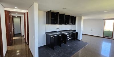 CODIGO:  8961FR889 ¡Increíble apartamento en el centro de Tabio! ?✨Ubicado estratégicamente al respaldo de Bancolombia en un nuevo conjunto cerrado, este apartamento ofrece diseño moderno, comodidad y áreas exclusivas.Características del inmueble:


 3 habitaciones:

 
  Principal con baño privado y walking closet.
  Auxiliares con closets, compartiendo un baño social completo.
 
 
 Cocina integral abierta, ideal para reuniones y preparación de alimentos.
 Cuarto de lavandería independiente con calentador a gas y lavadero.
 Balcón en el área social, perfecto para disfrutar de la vista.
 Parqueadero descubierto de fácil acceso.
 Terraza privada de 20 m² con cuarto de depósito y tanque de agua.
 El apartamento está completamente encortinado, listo para habitar.


Áreas comunes:


 Acceso vehicular y peatonal con sistemas electrónicos.
 Terraza social de 40 m², equipada con espacio para BBQ, ideal para compartir momentos especiales.


¡Vive en el corazón de Tabio con todas las comodidades y cerca de todo lo que necesitas!
