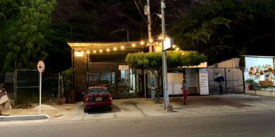 Código. 8287FR380

Venta magnifica casa boutique en pleno centro del Rodadero de dos plantas y una terraza y consta de:

Cuatro habitaciones cada una con baño privado, sala comedor, zona lobby, pasillo, cocina, terraza, totalmente amoblado con reconocimiento y garantía de inversión, clientela acreditada.

El Rodadero es el sector exclusivo de mayor flujo de turismo, perfecto lugar para invertir en el ingreso numero uno de la ciudad, el turismo. Aprovecha esta oportunidad y contáctame para más información.
