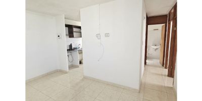 8201FR239 ¿Buscas tu nuevo hogar a un precio insuperable? ¡Este apartamento en el barrio popular de Caribe Verde es perfecto para ti! Situado en un acogedor conjunto residencial, este apartamento en el 5° piso te ofrece la tranquilidad y comodidad que necesitas.

Situado en un entorno tranquilo y seguro, Caribe Verde es un barrio conocido por su ambiente familiar y acogedor.

Fácil acceso a transporte público, colegios, supermercados y más.

Este apartamento es ideal para quienes buscan una opción económica sin sacrificar la comodidad.
