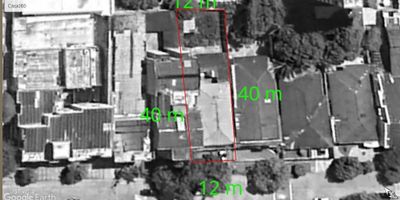 Código: 9036FR810 Se arrienda: lote de 480 m² (40 m de profundidad por 12 m de frente) Estratégicamente ubicado cerca del Malecón del Río y el centro de convenciones de Barranquilla, esta propiedad promete ser una inversión única. Con su versatilidad, este lote se convierte en un lienzo en blanco lleno de posibilidades. Desde materializar tu sueño arquitectónico hasta asegurar una rentabilidad sólida, su ubicación residencial garantiza comodidades para futuros inquilinos, desde la adquisición de víveres hasta servicios esenciales como electricidad, agua y gas. Explora diversas ideas de negocio en esta ubicación privilegiada. ¡Aprovecha esta oportunidad única!
