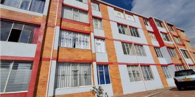 Código: 8588FR842 Excelente oportunidad de adquirir apartaestudio en el Portal de Bolívar en la ciudad de Tunja, cerca de la Universidad Nacional Abierta y a Distancia UNAD, parques y colegios, cuenta con una excelente vista e iluminación, fácil acceso de transporte público; el apartaestudio consta de una habitación con closet, baño, sala- comedor, cocina y zona de lavandería.

Quieres obtener más información, contáctanos para ayudarte a elegir el espacio que buscas…

