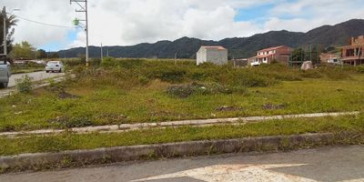 CODIGO: 691FR8033 SE VENDE LOTE EN EL SECTOR CAMPO ALEGRE DEL CARMEN DE VIBORAL. LOTE EN ESQUINA, ZONA URBANA, Y TRANQUILA,  PROYECTADA PARA CONSTRUIR VIVIENDA DE TRES PISOS, CERCANO A COMERCIO, COLEGIOS Y VIAS PRINCIPALES.
